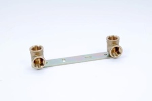 SMART SMT1871Z0404 Монтажная планка с двумя уголками 1/2" внутренняя резьба, латунь 50 штук в упаковке